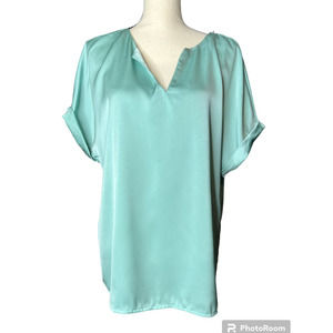 Grefit Blouse Size XL in Green V-neck Short Cuffed Sleeves